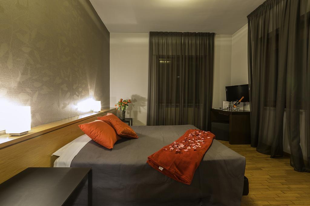 Capo Horn Hotel Darfo Boario Terme ภายนอก รูปภาพ